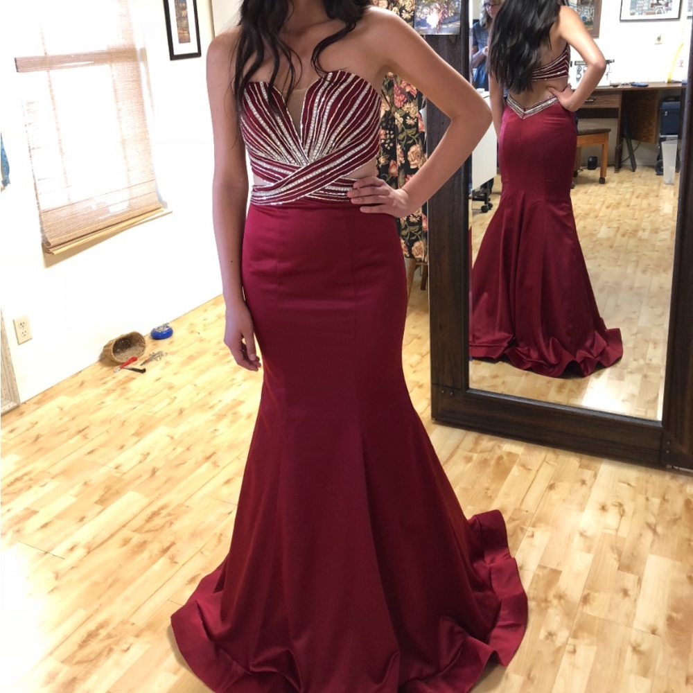 Woman’s formal/prom/homecoming, wedding, ballgown dress , in ruby red, size 0